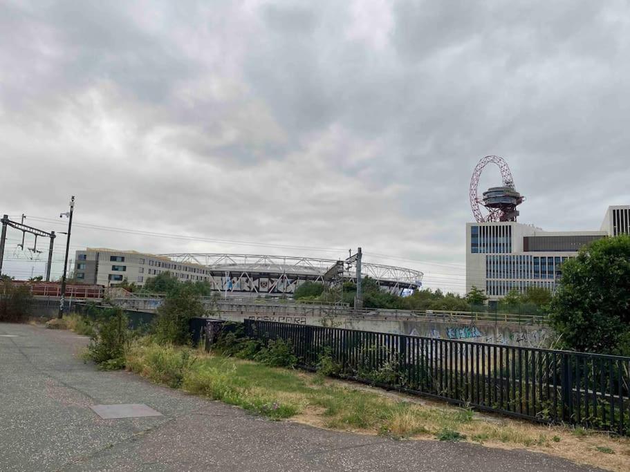 Canal-Flat Near Stratford International Station Apartment London Ngoại thất bức ảnh